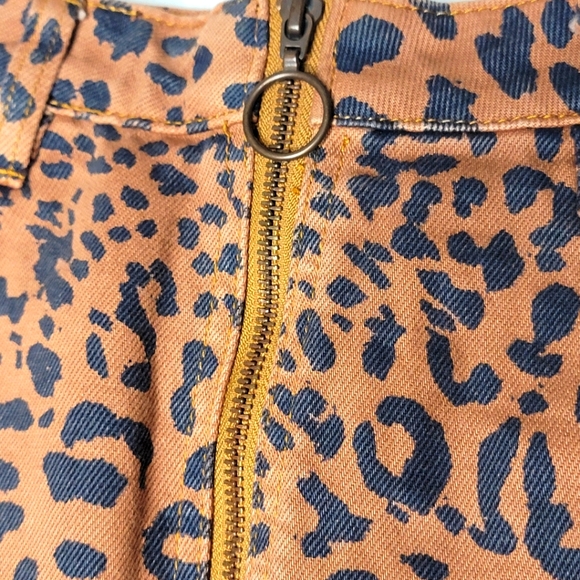 Free People Animal Print Front Zip Mini Size 30 #430 - Picture 2 of 7